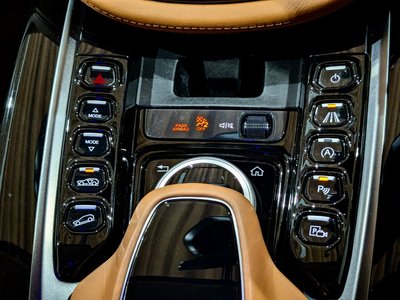 2021 Aston Martin DBX — миниатюра 35