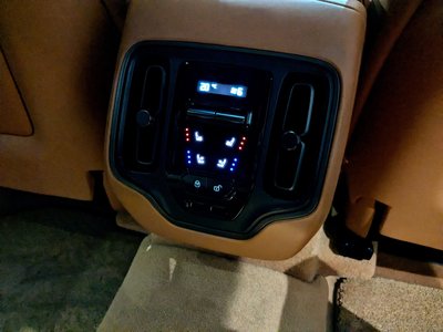 2021 Aston Martin DBX — миниатюра 38