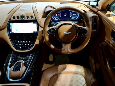 2021 Aston Martin DBX 照片 2