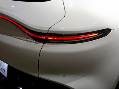 2021 Aston Martin DBX — миниатюра 13