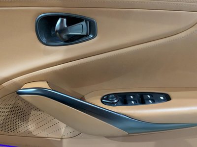 2021 Aston Martin DBX — миниатюра 40