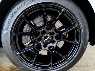 2021 Aston Martin DBX — миниатюра 18