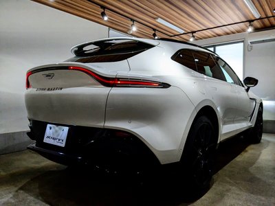 2021 Aston Martin DBX — миниатюра 12