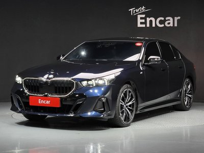 2025 BMW 5 SERIES — фото 1