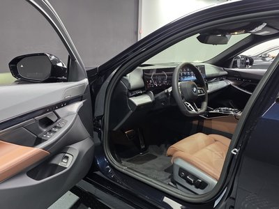 2025 BMW 5 SERIES 缩略图 13