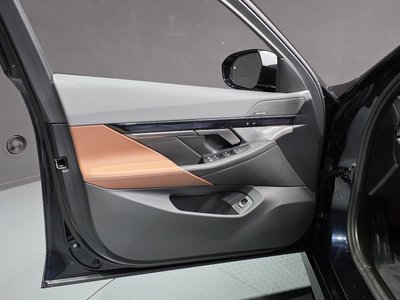 2025 BMW 5 SERIES 缩略图 14