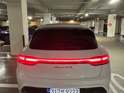 PORSCHE MACAN - 3