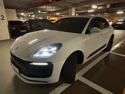 PORSCHE MACAN - 2