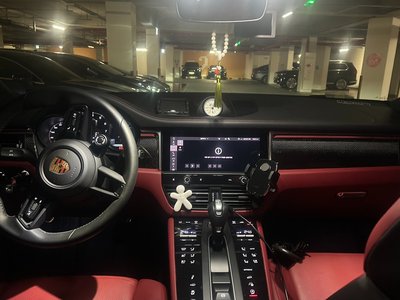 PORSCHE MACAN - 10