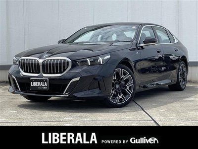 2025 BMW 5 SERIES photo 1