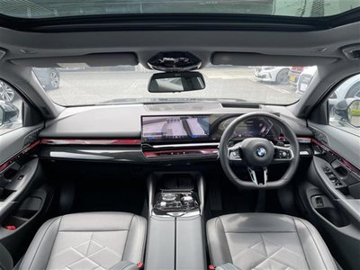 صورة 2 لـ 2025 BMW 5 SERIES