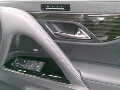 صورة 9 لـ 2022 Lexus LX