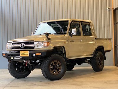TOYOTA LAND CRUISER - 1