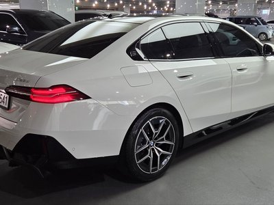 صورة 4 لـ 2025 BMW 5 SERIES