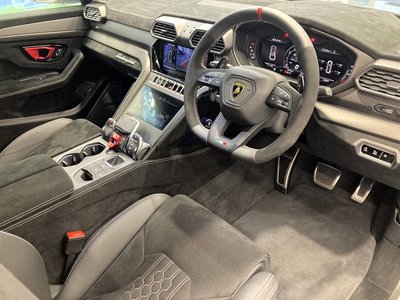 LAMBORGHINI URUS - 2