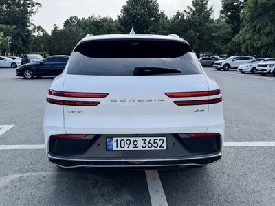 صورة 6 لـ 2024 Genesis GV70