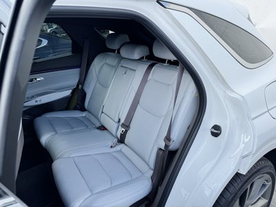 صورة 9 لـ 2024 Genesis GV70
