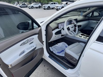 صورة 7 لـ 2024 Genesis GV70