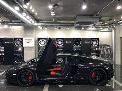 LAMBORGHINI AVENTADOR - 3