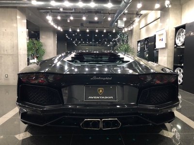 LAMBORGHINI AVENTADOR - 7