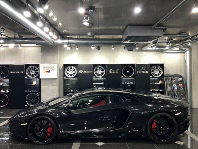 LAMBORGHINI AVENTADOR - 2