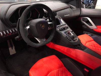 LAMBORGHINI AVENTADOR - 9