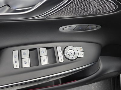 2021 Genesis GV70 — миниатюра 32