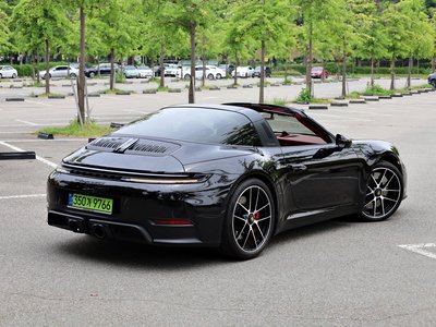 PORSCHE 911 - 8