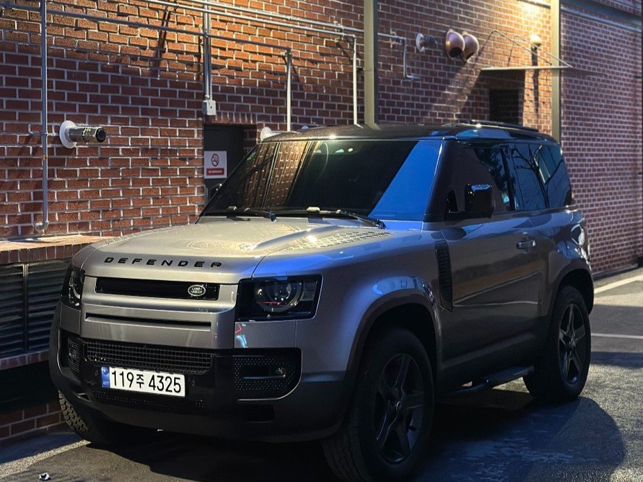 LAND ROVER DEFENDER - View 1