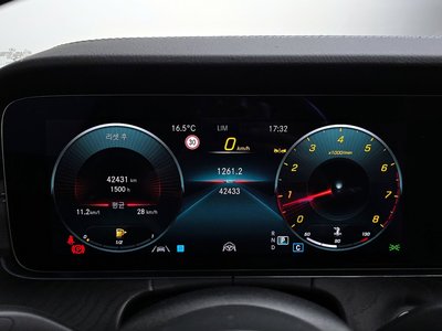 MERCEDES-BENZ E-CLASS - 8