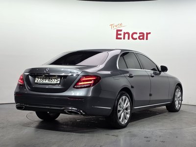 MERCEDES-BENZ E-CLASS - 4