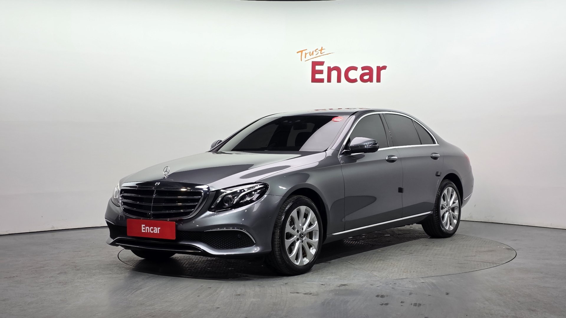 MERCEDES-BENZ E-CLASS - View 1