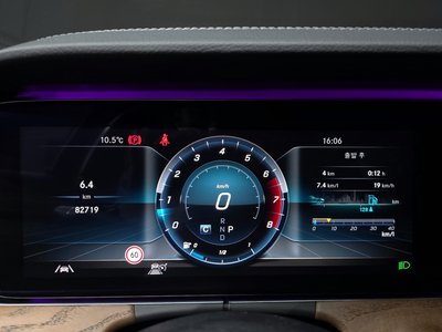 MERCEDES-BENZ E-CLASS - 8