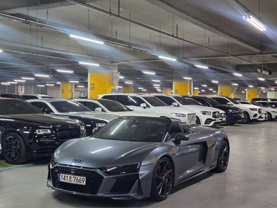 AUDI R8 - 1