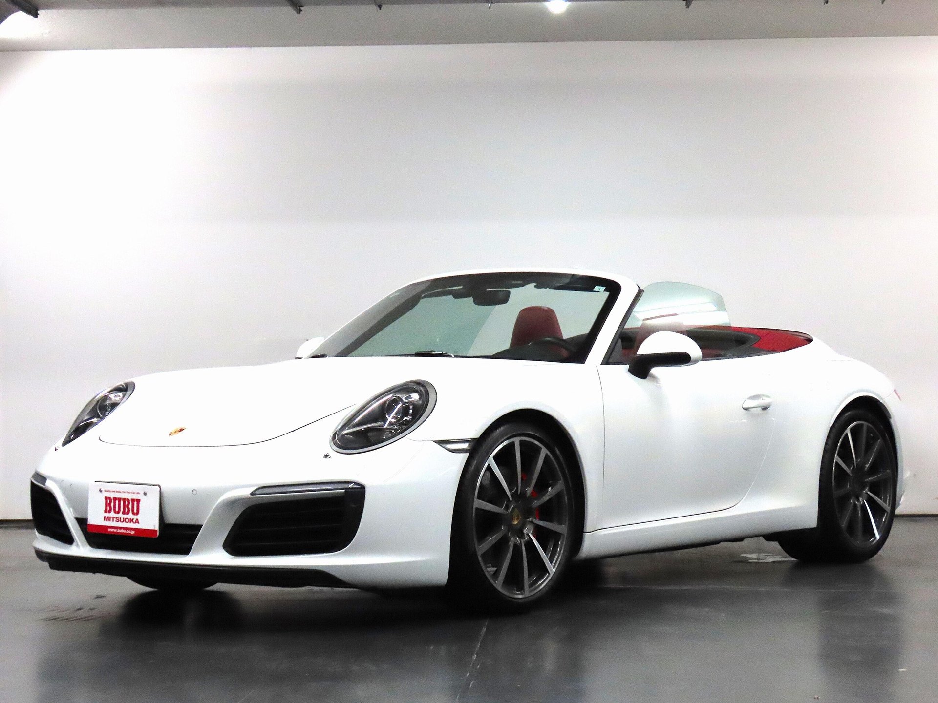 PORSCHE 911 CABRIOLET - View 1