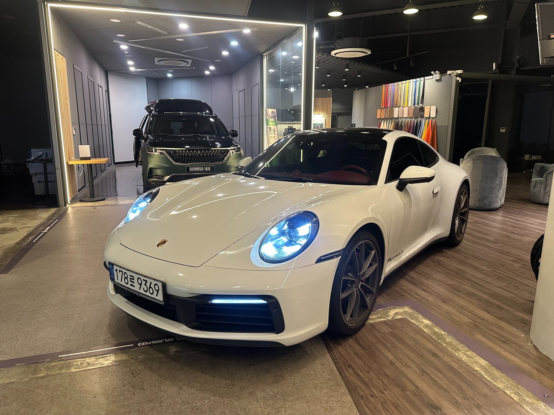 PORSCHE 911 - View 1