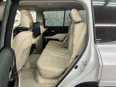 TOYOTA LAND CRUISER 300 - 9