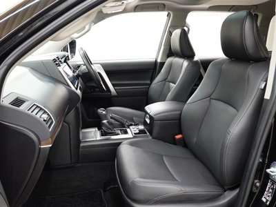 TOYOTA LAND CRUISER PRADO - 8