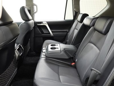 TOYOTA LAND CRUISER PRADO - 10