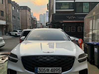 2025 Genesis GV70 photo 2