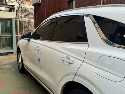 2025 Genesis GV70 photo 7