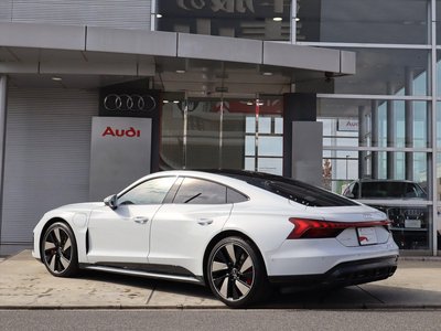 AUDI E-TRON GT - 5