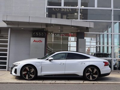 AUDI E-TRON GT - 4