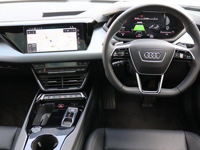 AUDI E-TRON GT - 10