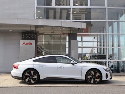 AUDI E-TRON GT - 7