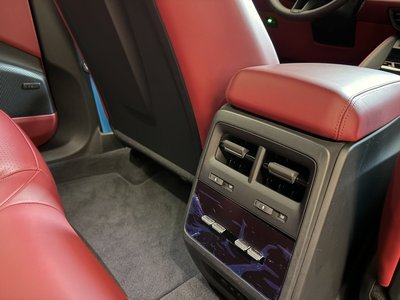 PORSCHE MACAN - 10