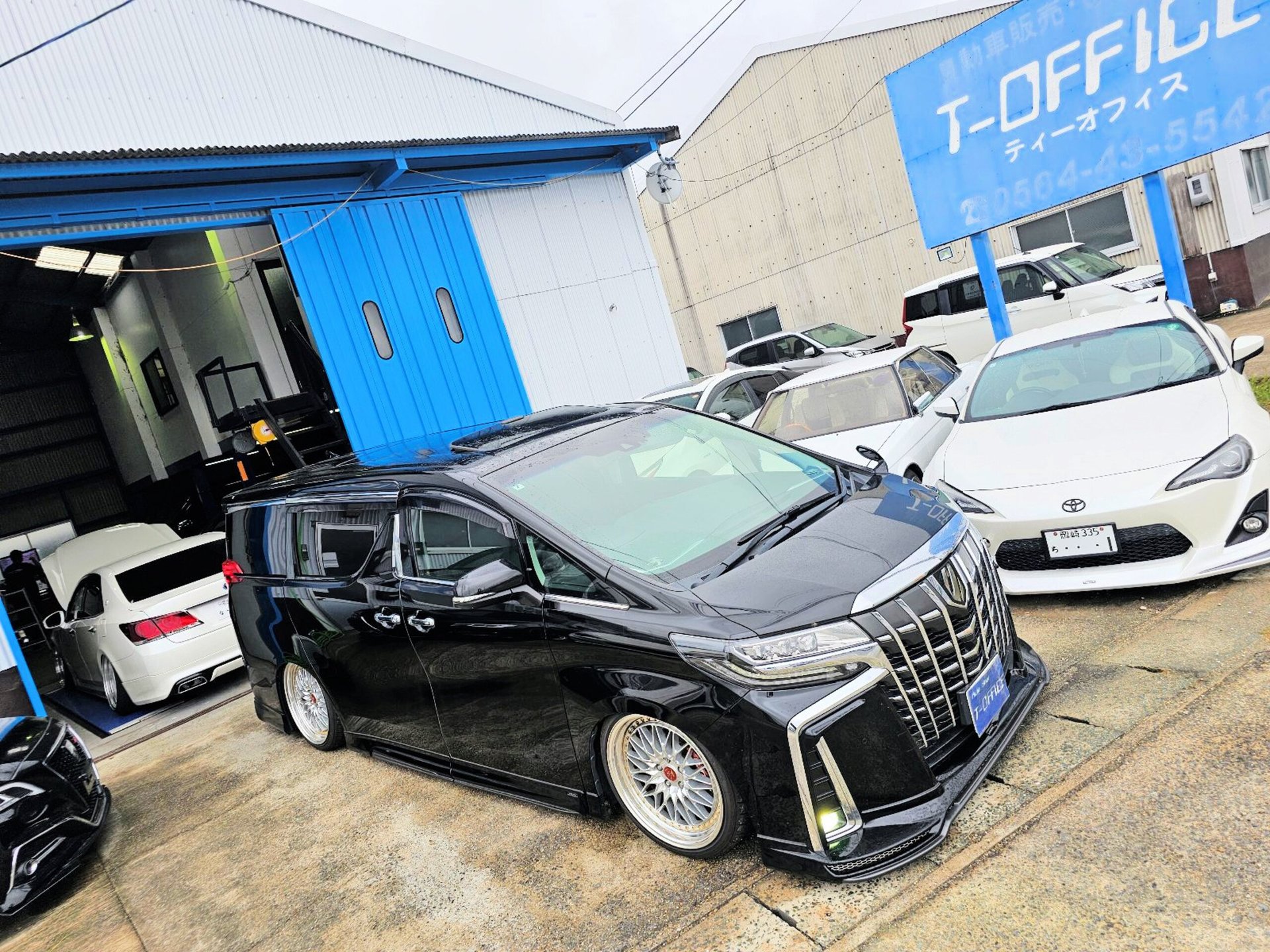 TOYOTA ALPHARD - View 1