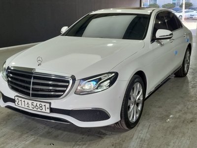 MERCEDES-BENZ E-CLASS - 1