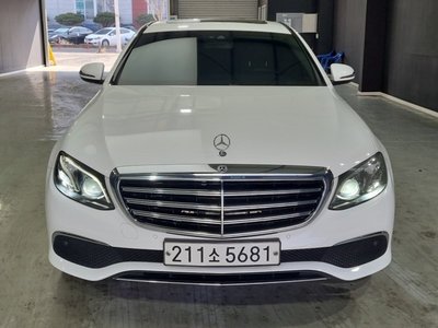 MERCEDES-BENZ E-CLASS - 2