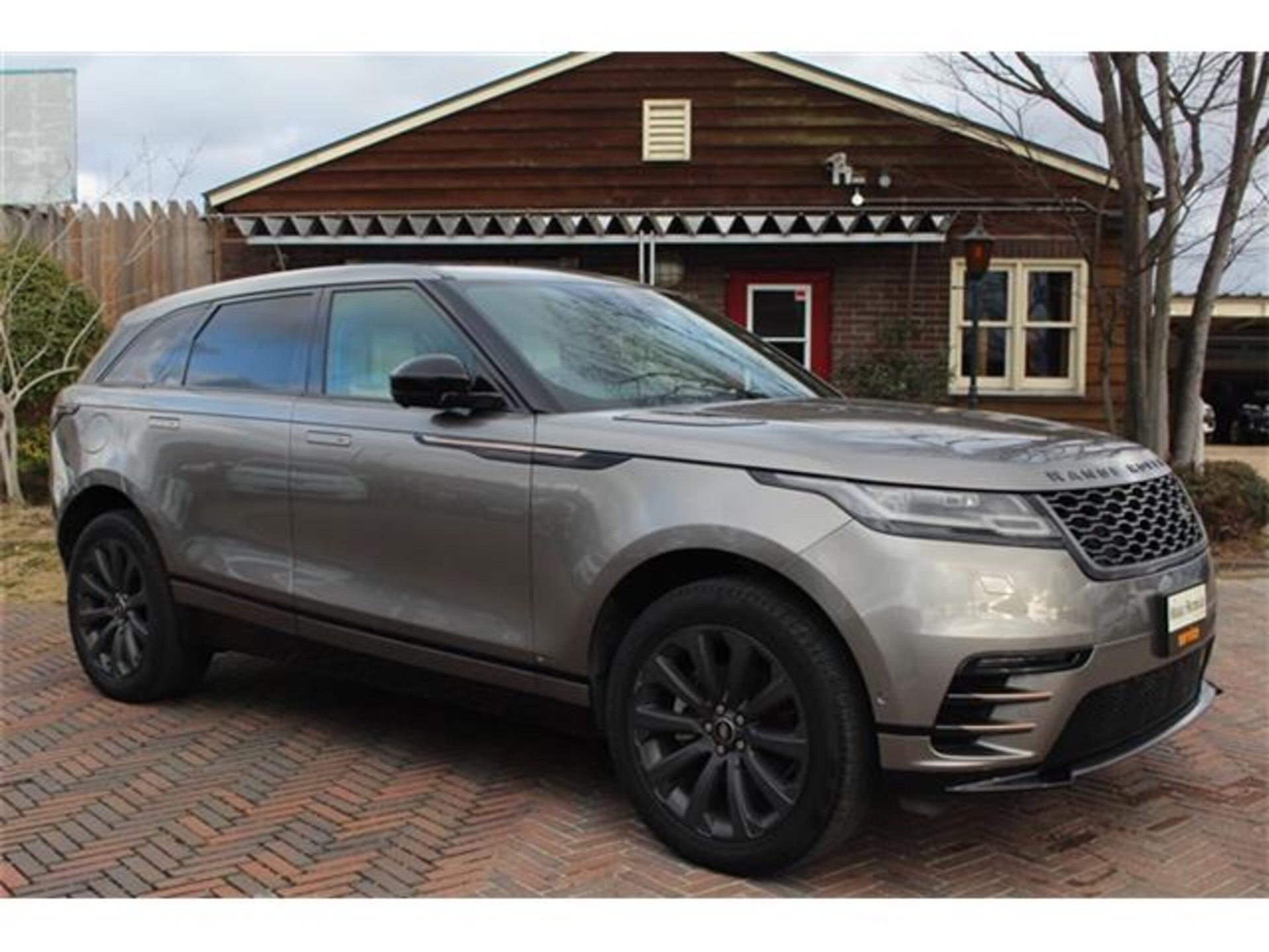 LAND ROVER RANGE ROVER VELAR - View 1